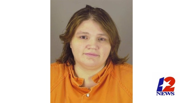 Mom arrested for leaving three small kids alone in a car now facing ...