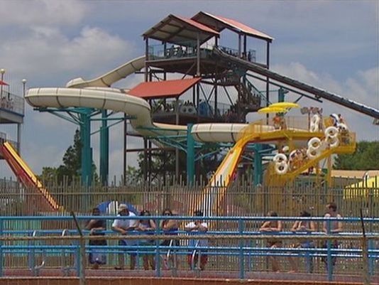 Mom: Man escaped after groping daughter at Texas water park | 12newsnow.com