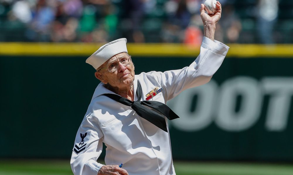 Mariners and MLB Honor Veterans on Memorial Day