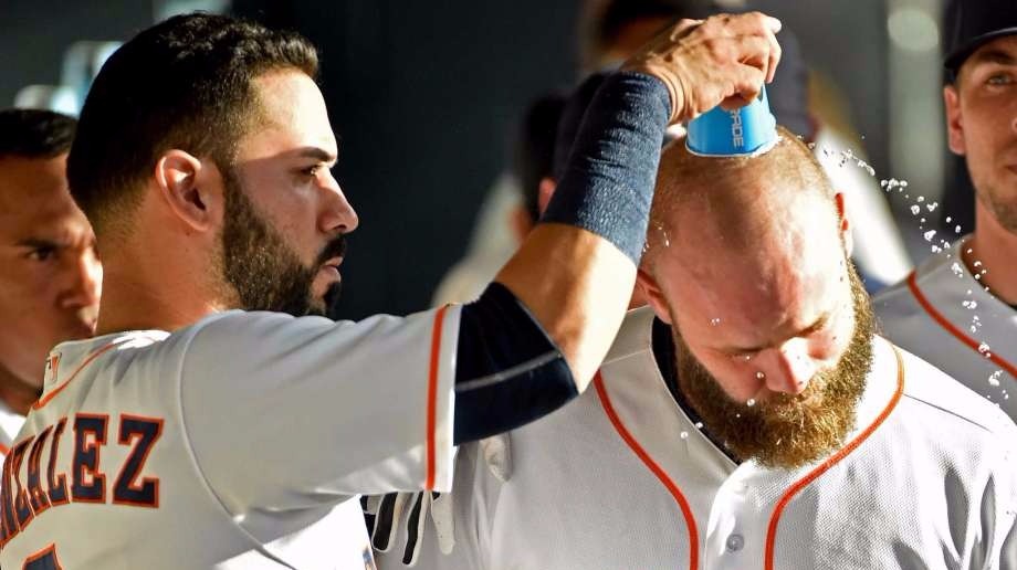 Astros' Evan Gattis hits 2 solo home runs