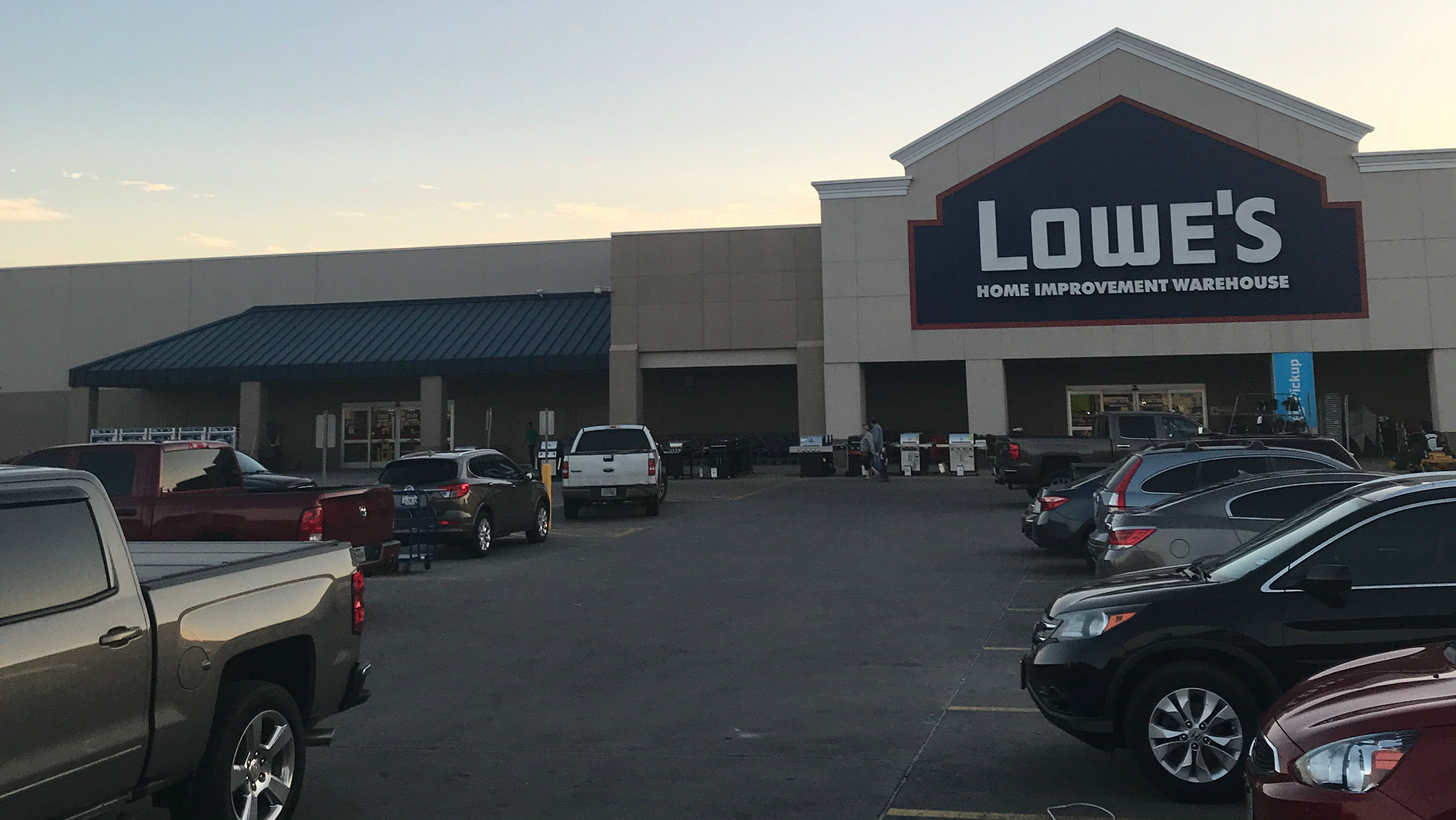 Bomb threat made at Port Arthur Lowe s evacuates shoppers